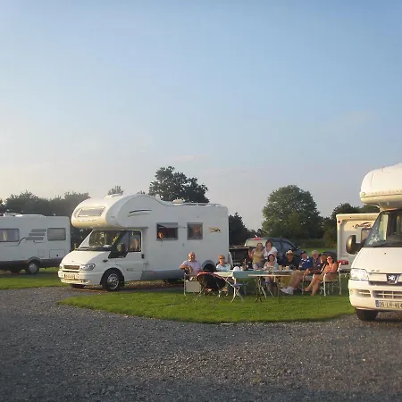 Camping At Le Clos Castel Raids